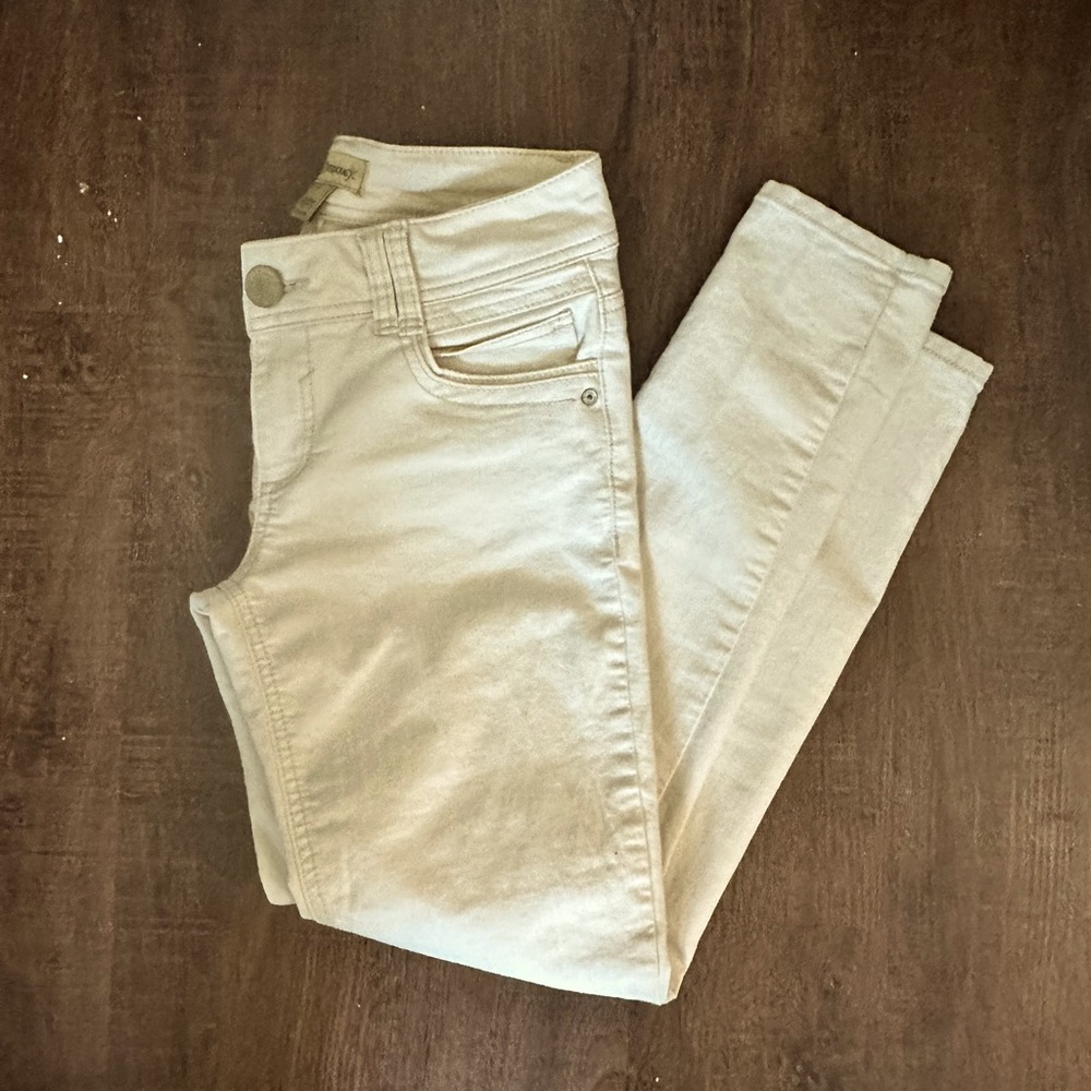 Democracy Denim- New without Tags- Womens 2